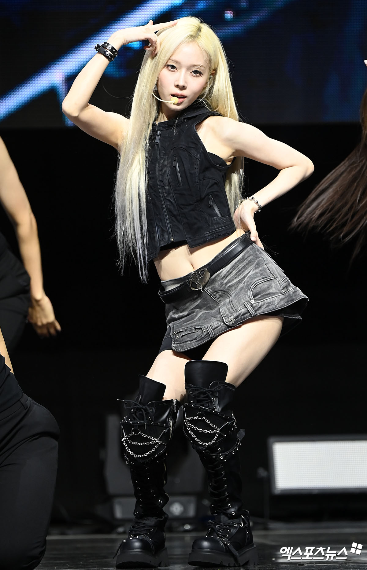 요정같은 겨울 미디엄 길이 헤어, 허쉬 레이어드 컷 + C컬 펌 미디엄 길이 헤어 스타일, 궁극의 요정같은 겨울 미디엄 길이 헤어, 허쉬 레이어드 컷 + C컬 펌 미디엄 길이 헤어 스타일, 궁극의