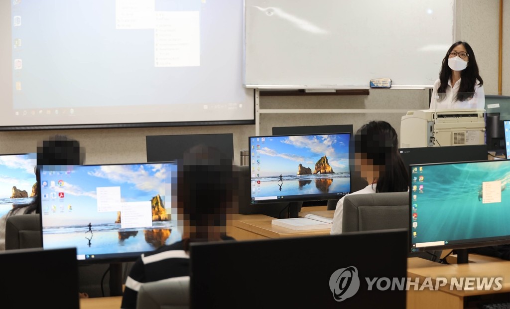 하나원, 탈북민 교육생에 휴대전화 지급…상담 콜센터도 운영