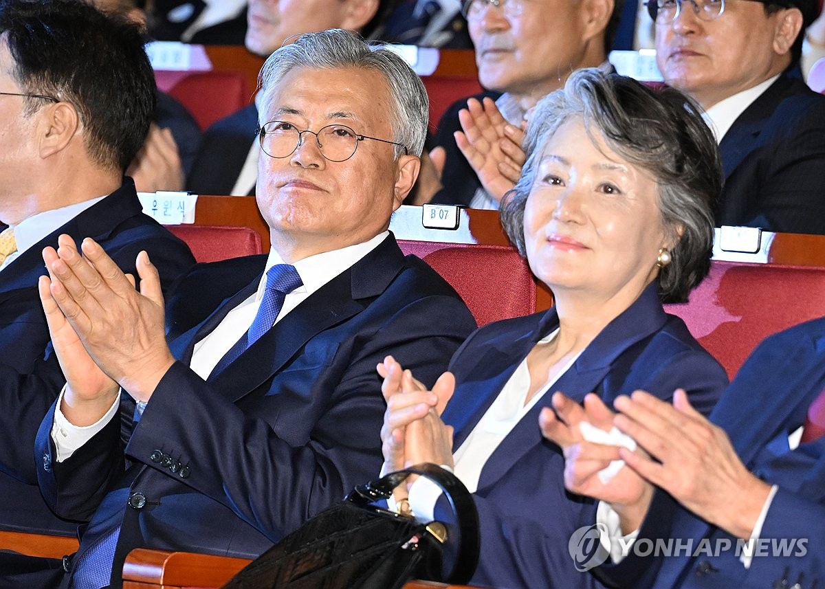 '옷값 특활비 의혹' 김정숙 여사, 경찰 재수사도 무혐의