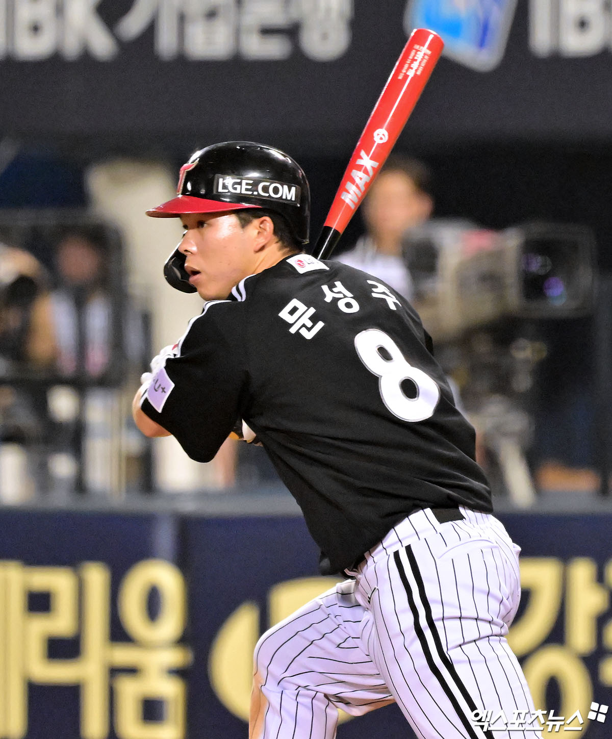 LG 파죽의 5연승! 한화 대항마 입증했다…'잠실 더비' 뒤집기 승리! 9회 문성주 2타점 역전 결승타→단독 2위 수성 [잠실:스코어]