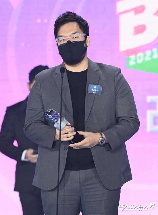 액션홍구, 명예 레전드 상 수상 "자만하지 않고 죽을 때까지 방송할 것" [BJ대상]